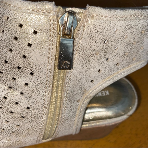 Kenneth Cole Zip-Up Gold Peep Toe Wedge Low Heel Leather Ankle Boot Bootie Sz 5 - Picture 3 of 6